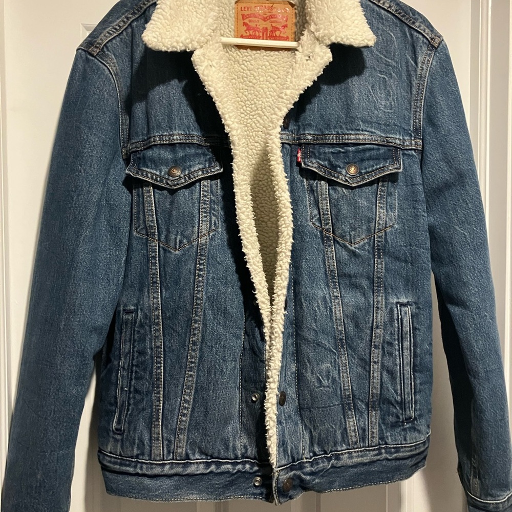 Levi's Trendy Jean Jacket with Sherpa Lining (only worn a few times)